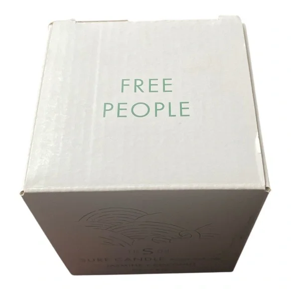 Free People 1809 Collection Limited Edition Surf Jasmine & Coconut Candle - Picture 3 of 5